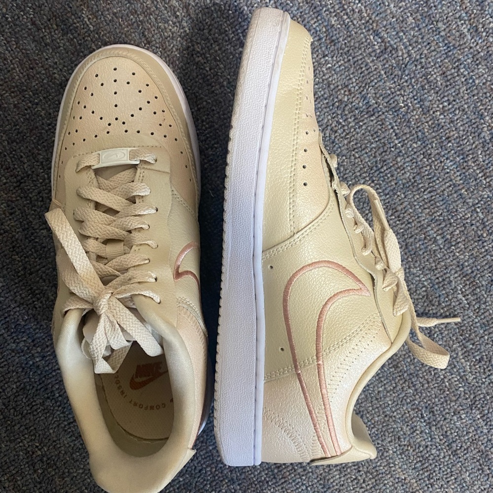 Women’s Nikes 🔥✨🤍